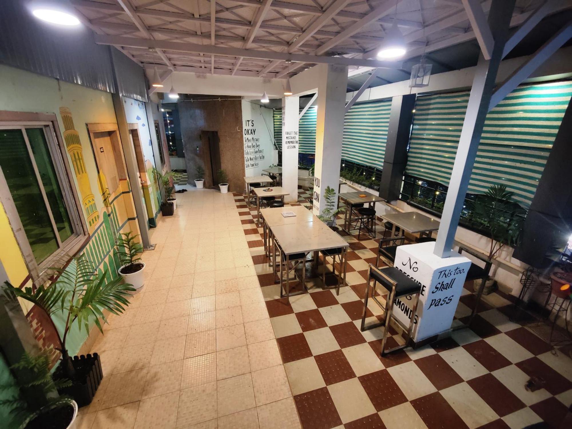 Hotel Ur Allāhābād Junction Exterior foto